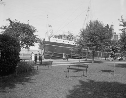 Steamer locking through, Saulte [sic] Ste. Marie, Mich., between 1910 and 1920. Creator: Unknown.