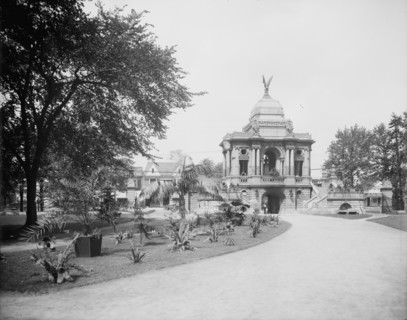 Gladwin (i.e. Water Works) Park, the Hurlbut Gate, Detroit, Mich., between 1900 and 1920. Creator: Unknown.