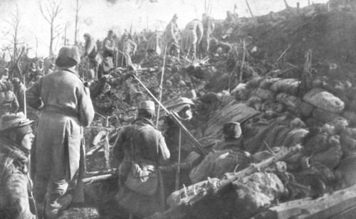 'Aux Eparges; Progressant sous la mitraille, les sections de tete arrivent sur la position', 1915. Creator: Unknown.
