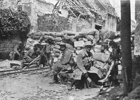 'Dans Neuville-Saint-Vaast; Nous avions penetre, le 9 mai, dans Neuville', 1915. Creator: Unknown.
