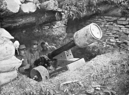 ''Armement Nouveau; Le plus impressionnant des engins de tranchees', 1915. Creator: Unknown.