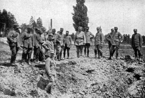 'les premieres operations Italiennes; le premier entonnoir creuse par un 305 autrichien', 1915. Creator: Unknown.