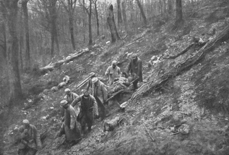'Aux Eparges; Le transport des blesses sur les pentes boisees des Eparges', 1915 (1924). Creator: Unknown.