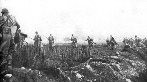 'La bataille de Champagne; Neuf heures quinze, la charge sort de la tranchee', 1915 (1924). Creator: Unknown.