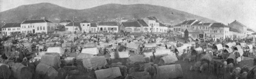 'Apres la Perte de Pirot et de Nich; Apres l'evacuation de Nich: les fourgons..., 1915 (1924). Creator: Unknown.