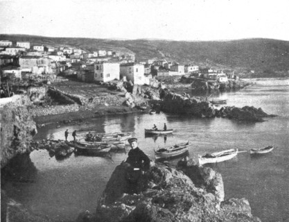 'L'expedition des Dardanelles, les preliminaires; Une vue de Sigri, sur la cote... 1914 (1924). Creator: Unknown.