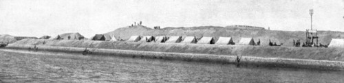'Sur le Canal de Suez; Campement et retranchement anglais sur la rive asiatique de..., 1915 (1924) Creator: Unknown.