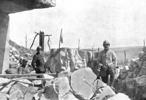 'La reprise de Douaumont; Le 22 mai, pendant le combat pour la reprise de Douaumont..., 1916 (1924) Creator: Unknown.