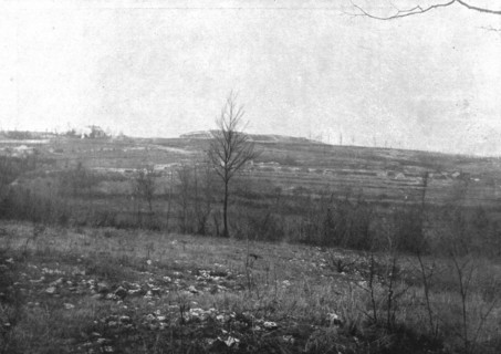 'La perte du fort de Vaux; Silhouette, vue du Sud-Est, du fort de Vaux attaque par..., 1916 (1924) Creator: Unknown.