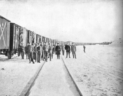 'Pour venir combattre sur le front de France; Le 10 fevrier: un halte du convoi..., 1916 (1924) Creator: Unknown.