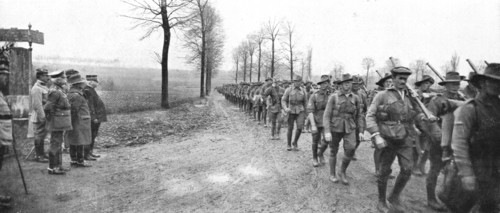 ''Aux armees Britanniques; Un defile de troupes canadiennes devant le general Joffre', 1916 (1924) Creator: Unknown.
