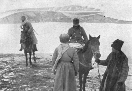 'Sur la route de Trebizonde; L'interrogatoire d'officier turc prisonnier qui, les..., 1916 (1924) Creator: Unknown.