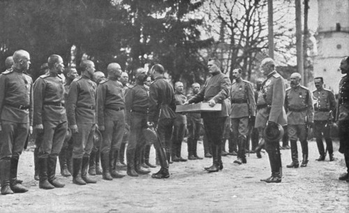 'Aux armees Russes reorganisees; Au quartier imperial: le baiser de paques du Tsar..., 1916 (1924) Creator: Unknown.