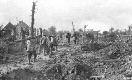 'Pendant l'action; Pour assurer la securite du terrain repris: transport a travers..., 1916 (1924) Creator: Unknown.