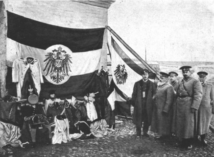 'Prevoyance; Une prevoyance qui trahit la premeditation: uniformes et drapeaux allemands..., 1914. Creator: Unknown.
