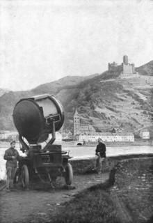 'La Paix Victorieuse; La Garde au Rhin: Pour la garde nocturne: projecteyr francais sur... Creator: Unknown.