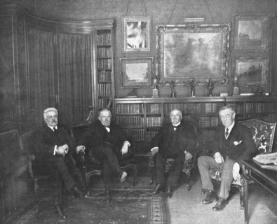 'Le conseil des quatre; Les "Quatre" reunis dans la bibliotheque dont le president Wilson..., 1919. Creator: Unknown.