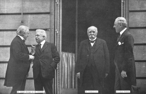 'Le conseil des quatre; Sur le perron de la residence du president Wilson a Paris, 11, place...1919. Creator: Unknown.