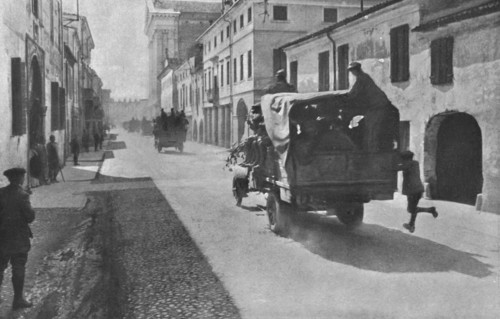 'Sur le front Italien; L'Offensive Autrichienne dans le Trentin. Zone de guerre 10 juin 1916. Creator: Unknown.