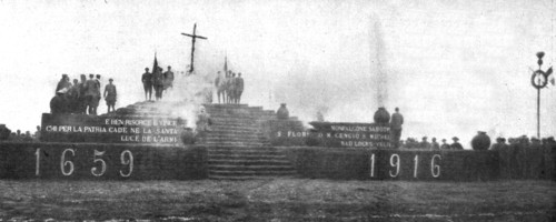 'Sur le front Italien: ceremonie a la memoire des grenadiers; autel commemoratif..., 1916. Creator: Unknown.