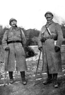 'La victoire de Douaumont; le lieutenant-colonel Regnier ( a droite ), commandant le..., 1916. Creator: Unknown.