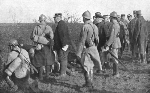 'Aux camps d'instruction de la classe 17; le President de la Republique, le general..., 1916. Creator: Unknown.