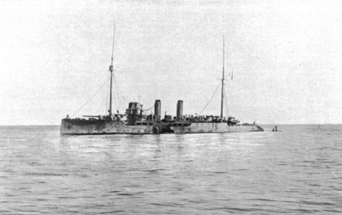 'Le combat du "Rigel" et d'un sous-marin; le "Rigel" vu par le travers : a la hauteur de la..., 1916 Creator: Unknown.