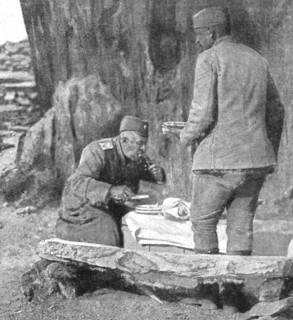 'Le commandant d'une des plus fameuses divisions serbes, dejeunant pres de son poste..., 1916. Creator: Vladimir Betzitch.