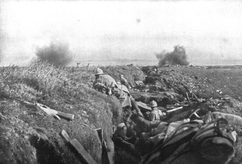 'Veille D'Attaque Generale; Le 2 septembre 1916, nos hommes observent le martelage..., 1916 (1924) Creator: Unknown.