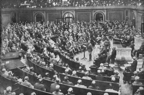 'Le general Pershing au parlement American; devant le Senat et la Chambre des..., 1919. Creator: Underwood & Underwood.