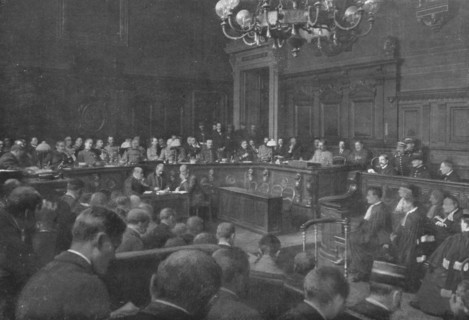 'Le defaitisme et les grands proces; la premiere audience du Conseil de guerre appele..., 1918. Creator: Unknown.