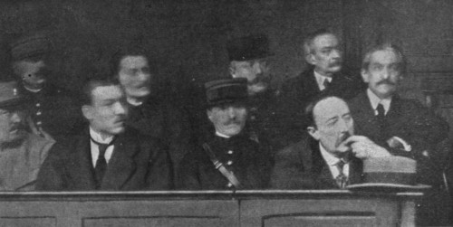 'Le defaitisme et les grands proces; l'affaire du "bonnet rouge"; le banc des accuses...,1917. Creator: Unknown.