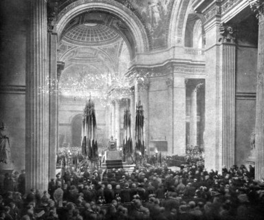 'L'apotheose du Soldat; le ceremonie du Pantheon: pendant le discours du president..., 1920. Creator: Unknown.