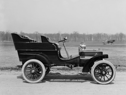 Northern Manufacturing Company car, between 1900 and 1905. Creator: Unknown.