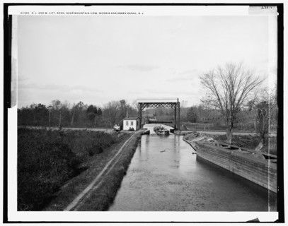 D.L. and W. lift, open, near Mountain View, Morris and Essex Canal, N.J., between 1890 and 1901. Creator: Unknown.