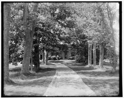 Old Manse from the highway, Concord, Massachusetts, between 1890 and 1901. Creator: Unknown.
