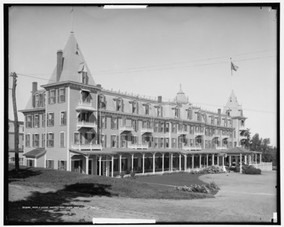 Maplewood Hotel i.e. House and lawn, Maplewood, N.H., between 1900 and 1915. Creator: Unknown.