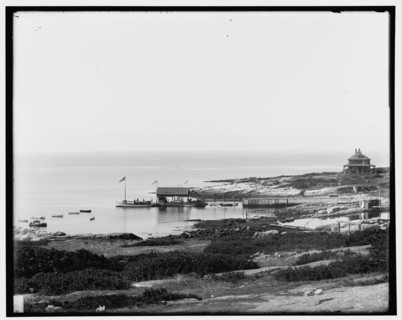 Appledore (House) hotel and cottages, Isles of Shoals, N.H. i.e. Maine, c1901. Creator: Unknown.