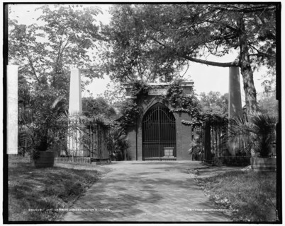 Mt. Vernon, Washington's tomb, c1902. Creator: Unknown.