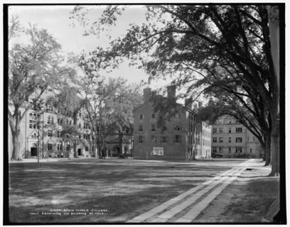 South Middle College, only remaining old building at Yale, between 1900 and 1906. Creator: Unknown.
