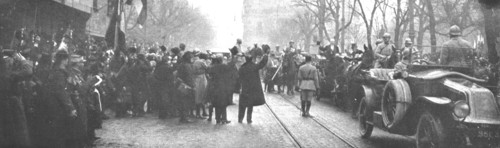 'Les fetes du 9 decembre 1918 a Strasbourg; Le President acclame au depart de l'Hotel de Ville',1918 Creator: Unknown.