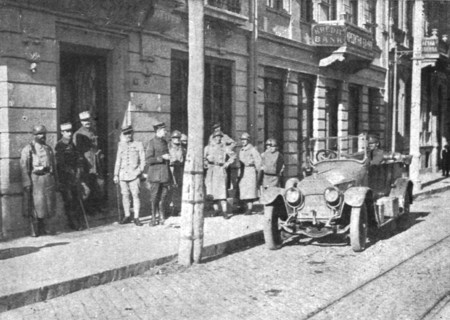 'L'Occupation Francaise en Bulgarie; Le quartier general des troupes francaises a Sofia', 1918. Creator: Unknown.