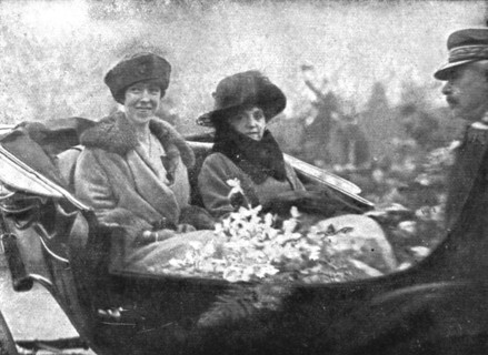 'Les chefs d'etat Allies a Paris; L'arrivee des souverains belges, le 5 decembre: la reine..., 1918. Creator: Unknown.