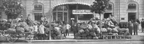'La Suisse hospitaliere; les magasins du Bureau de secours aux prisonniers de guerre, a Berne'. Creator: Unknown.
