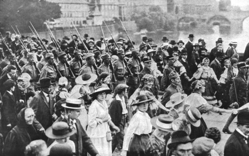'La Nouvelle Europe; la republique Tchecoslovaque; un retour triomphal de troupes tcheques..., 1918. Creator: Unknown.