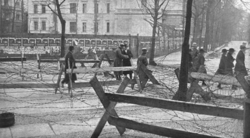'La Nouvelle Europe; la guerre civile a Berlin; du 5 au 11 janvier 1919 a Berlin; reseau..., 1919. Creator: Unknown.