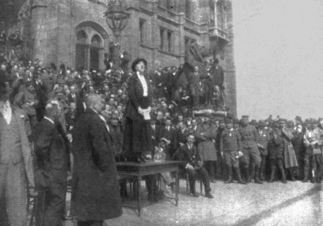 'La Nouvelle Europe; Le regime communiste a Budapest; une actrice du Theatre National..., 1919. Creator: Unknown.