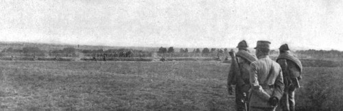 'Visite du general Joffre aux troupes Russes en Champagne; Manoeuvres d'attaque et de..., 1916. Creator: Unknown.