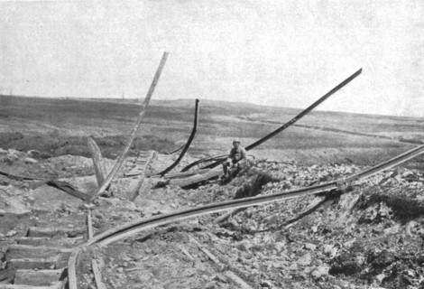 'Devant Verdun; Entre Fleury et Thiaumont, sur la voie du chemin de fer d'interet local qui..., 1916 Creator: Unknown.