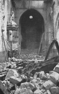 'Les combats au Nord de la Somme; L'eglise de Curlu, sous laquelle etait installe le poste..., 1916. Creator: Unknown.